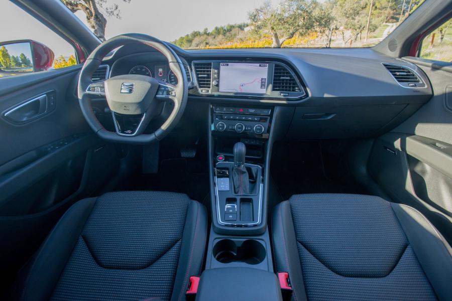 Торпедо Seat Leon FR 2016 года  (WW) (фото 10 из 30)
